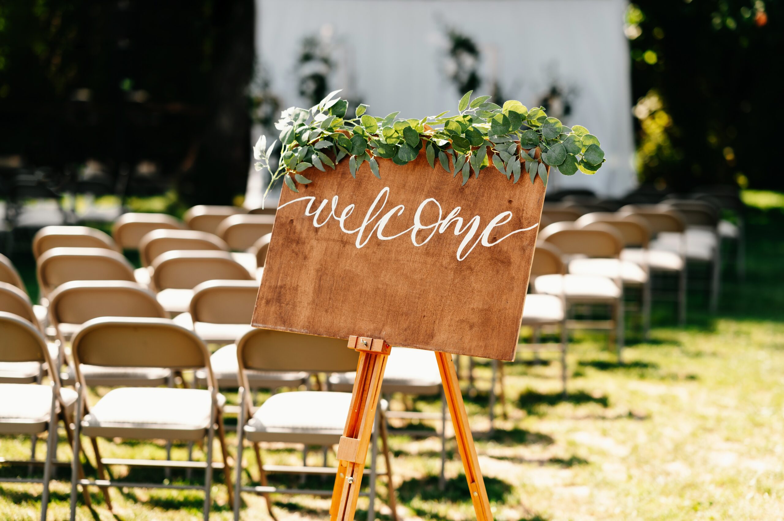 Set,A,Charming,Mood,At,Your,Outdoor,Wedding,With,A